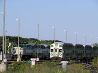 GO Transit 564 - F59PH and Control Car 252